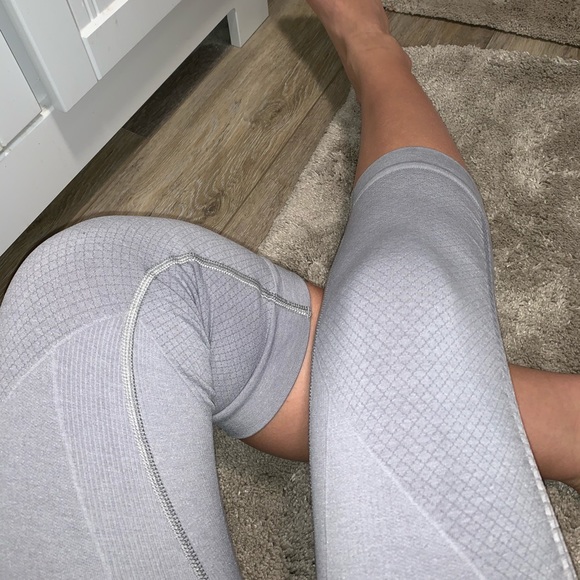 Grey cropped lululemon leggings - Picture 5 of 5